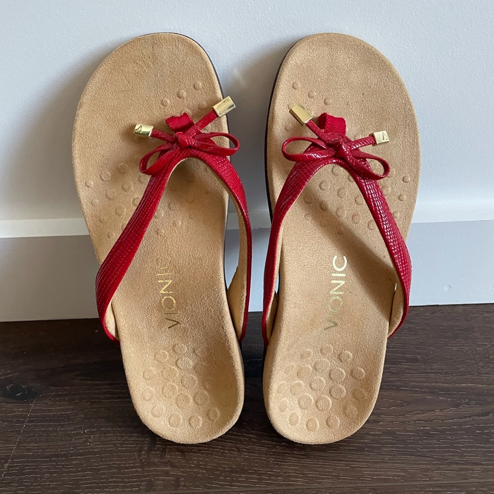 Vionic Bella Red NWOT